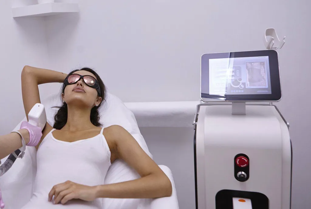 2 зоны (подмышки, пах полностью) 3990 вместо 8000 рублей