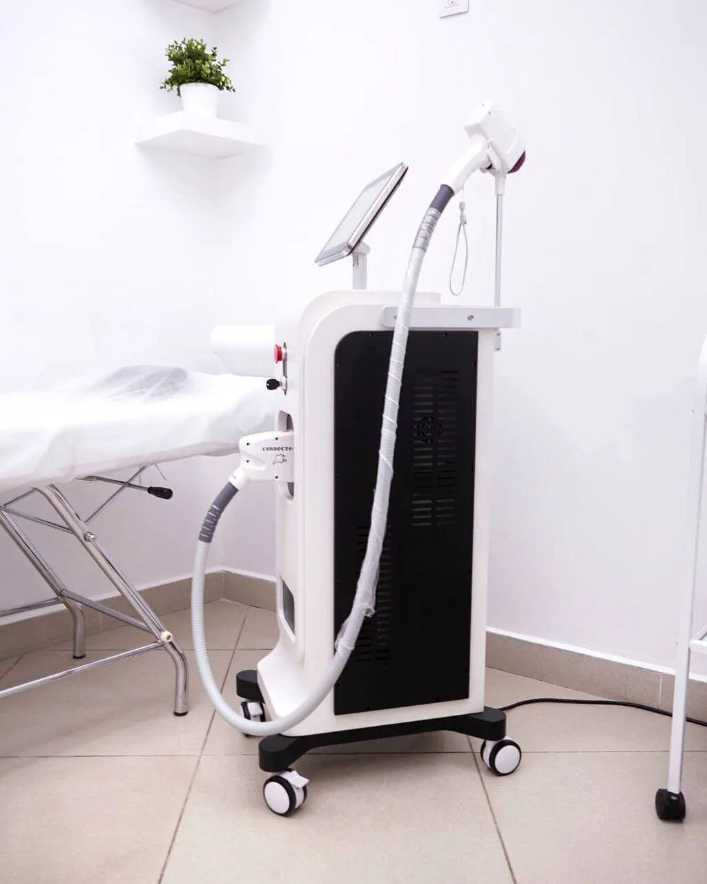 2 зоны (подмышки, пах полностью) 3990 вместо 8000 рублей